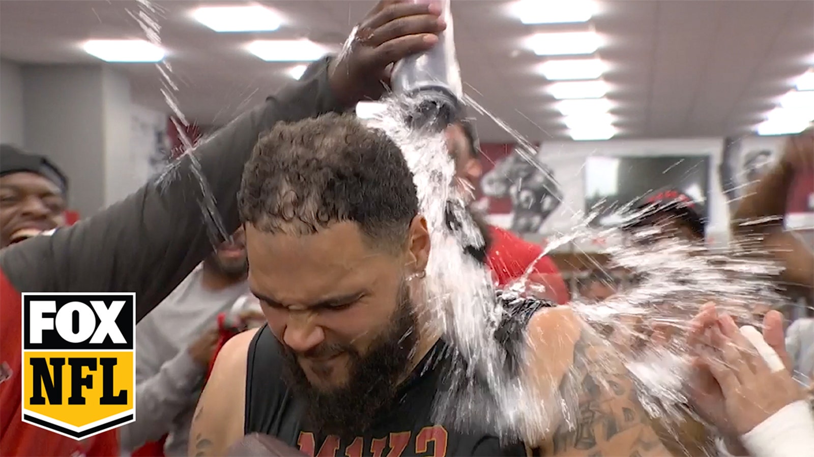 Buccaneers' locker room celebration after Mike Evans' 11th-straight 1,000-yard season 